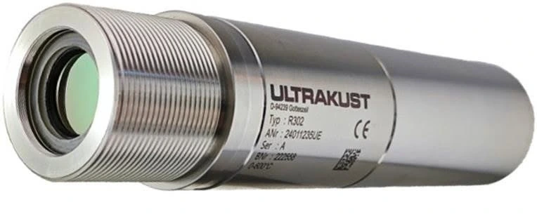 Ultrakust Sensor mit Sondenrohr auf Prüfstand